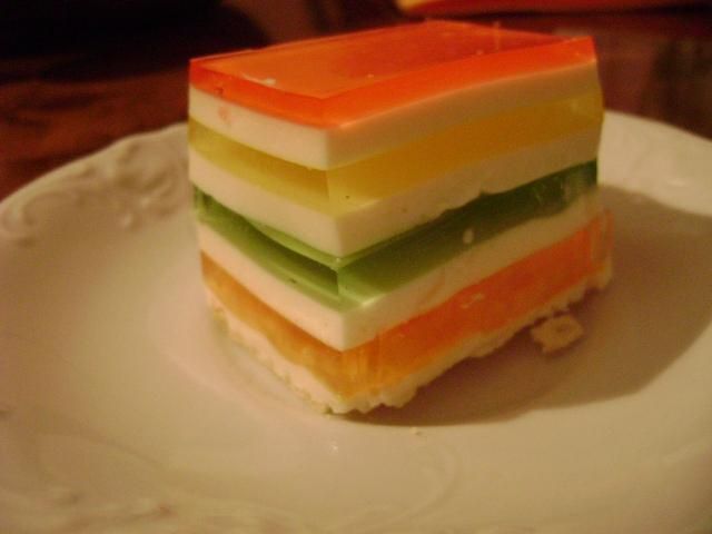 Sernik na zimno z galaretkami