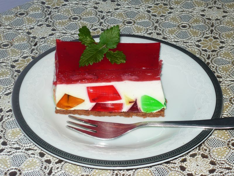 Sernik na zimno z galaretkami Sernik na zimno z galaretkami