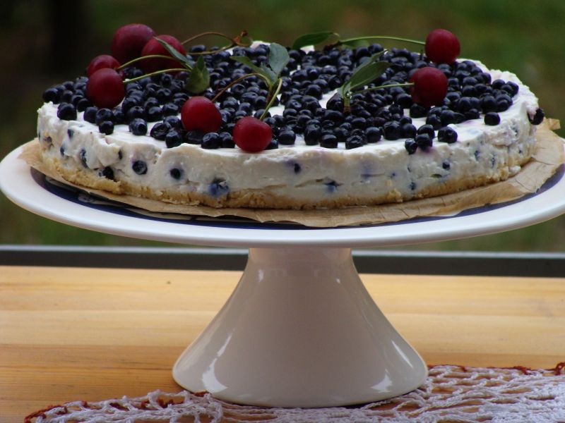 Sernik na zimno z jagodami