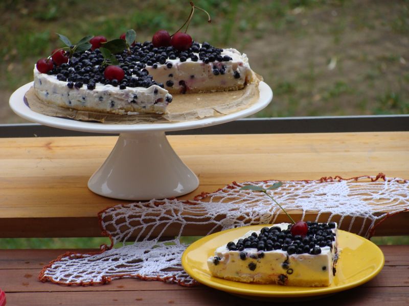 Sernik na zimno z jagodami