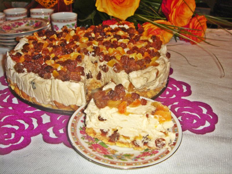 Sernik na zimno z likierem kawowym i bakaliami