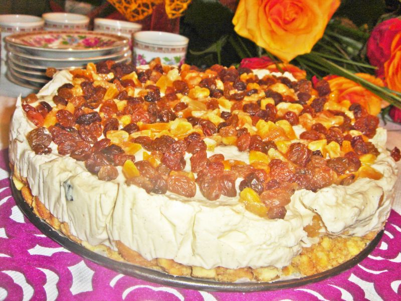 Sernik na zimno z likierem kawowym i bakaliami