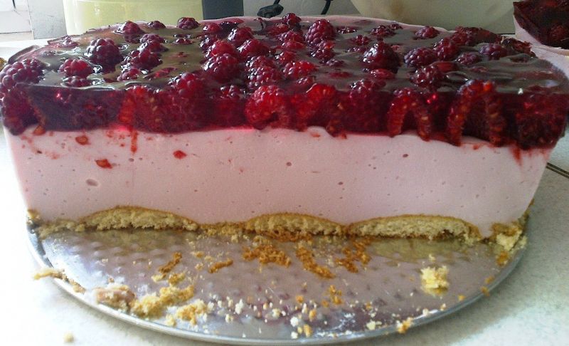 Sernik na zimno z malinami Sernik na zimno z malinami