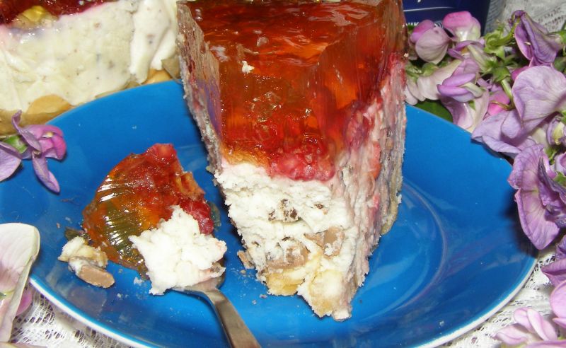 Sernik na zimno z malinami Sernik na zimno z malinami