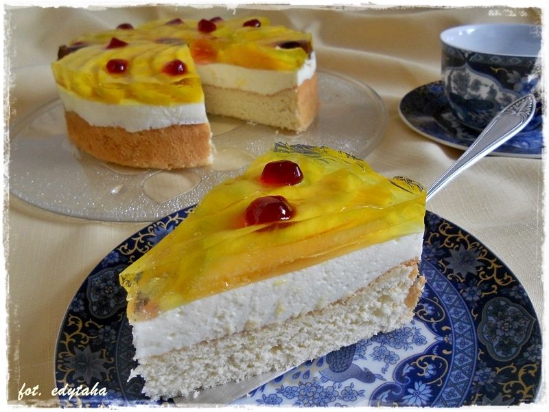 Sernik na zimno z mango i żelkami Sernik na zimno z mango i żelkami