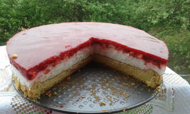 Sernik na zimno z musem truskawkowym Sernik na zimno z musem truskawkowym