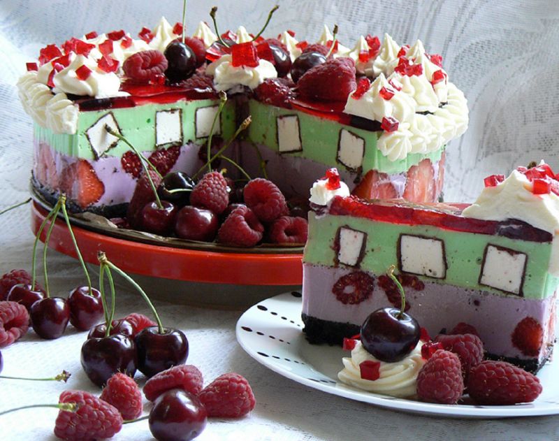 Sernik na zimno z owocami