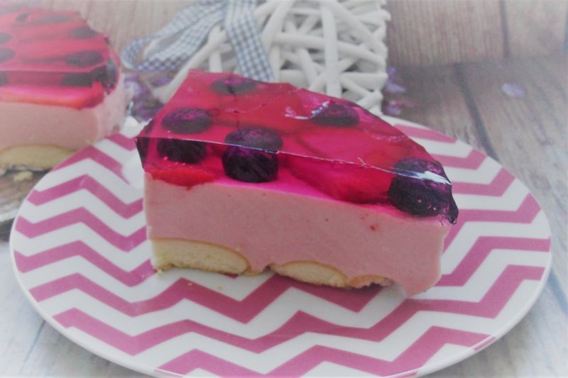 Sernik  na zimno z owocami i galaretką