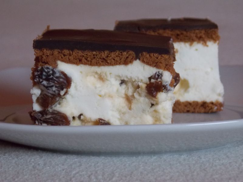 Sernik na zimno z polewą czekoladową