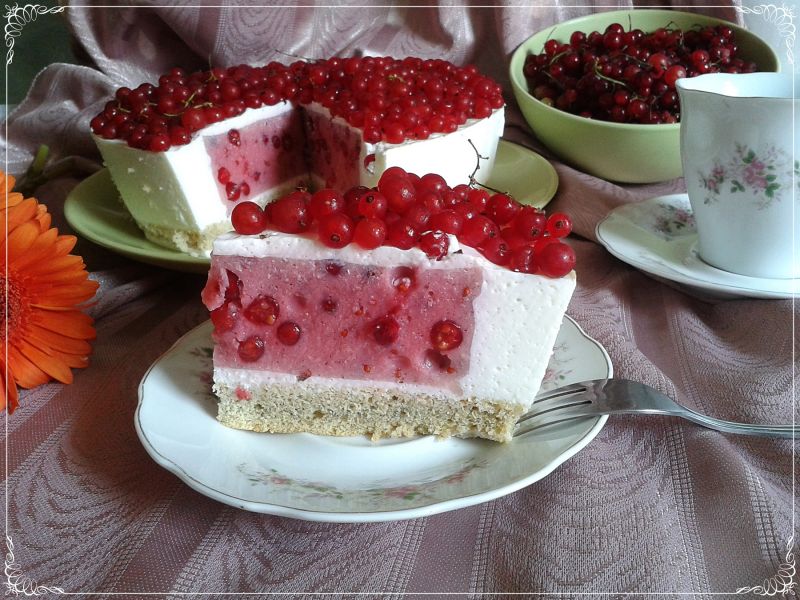 Sernik na zimno z porzeczkową wkładką
