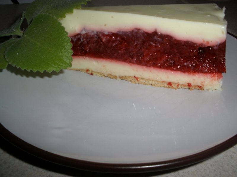 Sernik na zimno z truskawkami Sernik na zimno z truskawkami