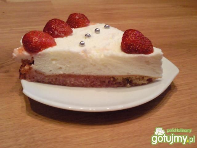 Sernik na zimno z truskawkami