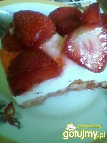 Sernik na zimno z truskawkami