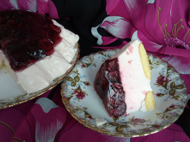 Sernik na zimno z wiśniami