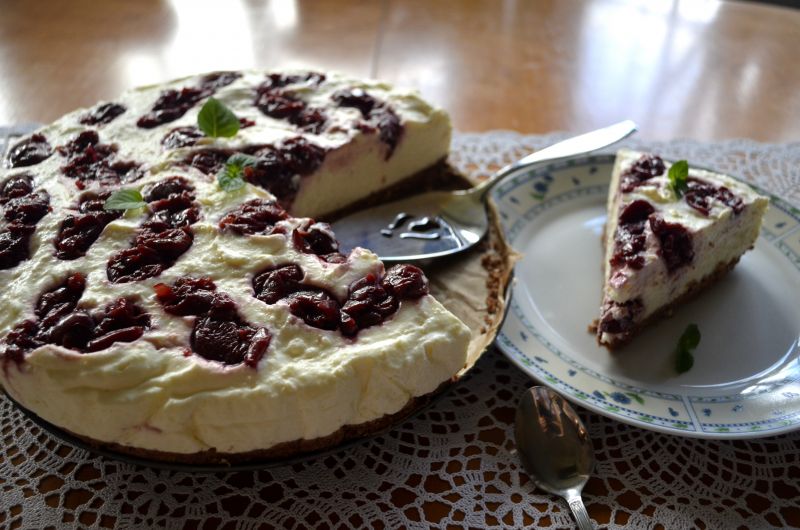 Sernik na zimno z wiśniami