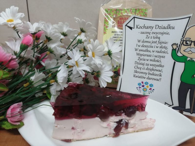 Sernik na zimno z wiśniami Sernik na zimno z wiśniami