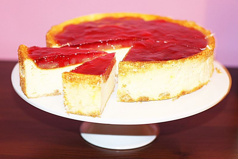 Sernik o smaku bananów z galaretką i liczi 