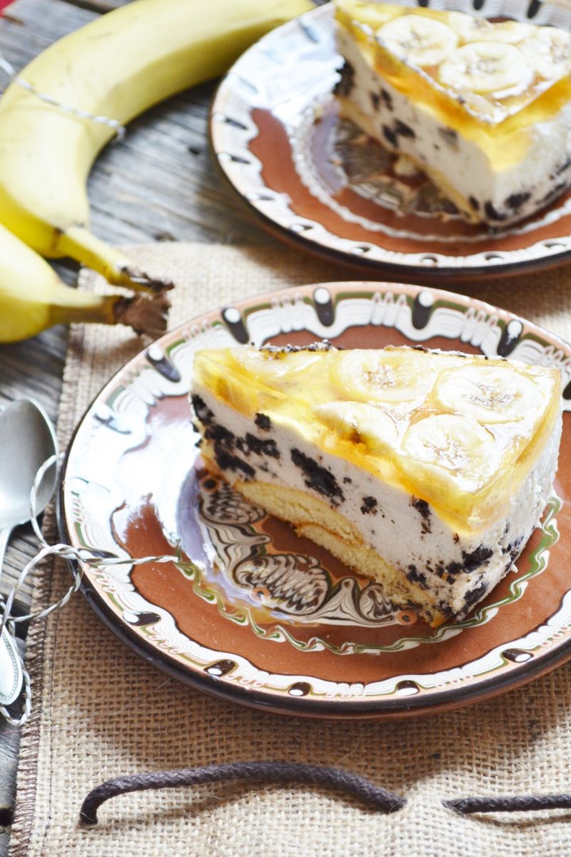 Sernik Oreo na zimno z bananami i galaretką Sernik Oreo na zimno z bananami i galaretką