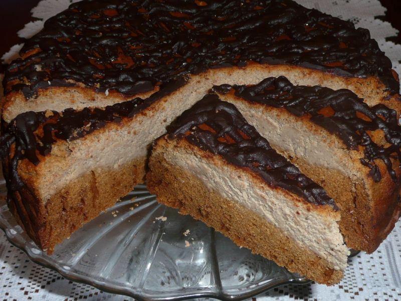 Sernik orzechowy  Sernik orzechowy