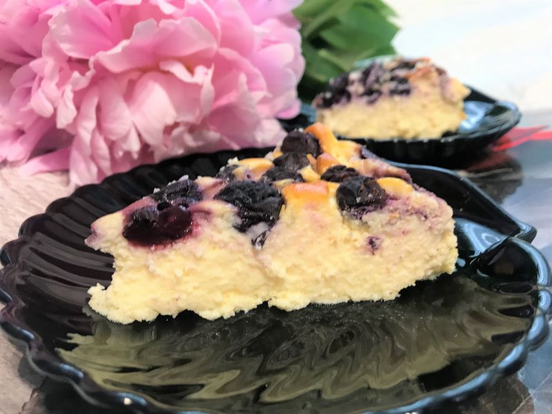 Sernik pięcioskładnikowy z jagodami Sernik pięcioskładnikowy z jagodami