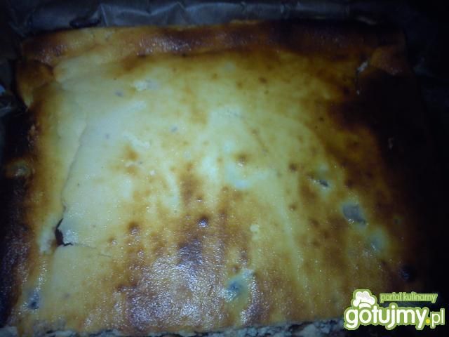 Sernik pieczony z rodzynkami i żurawiną