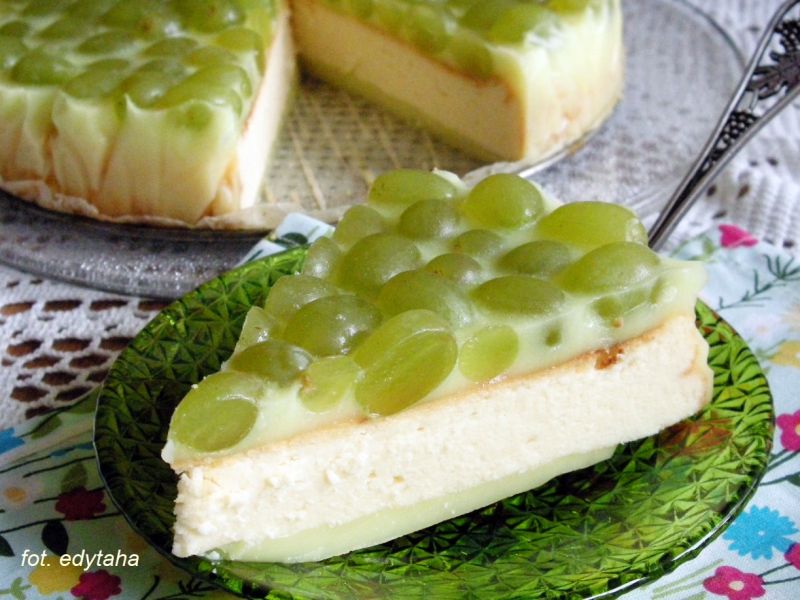 Sernik (pieczony) z winogronami i galaretką