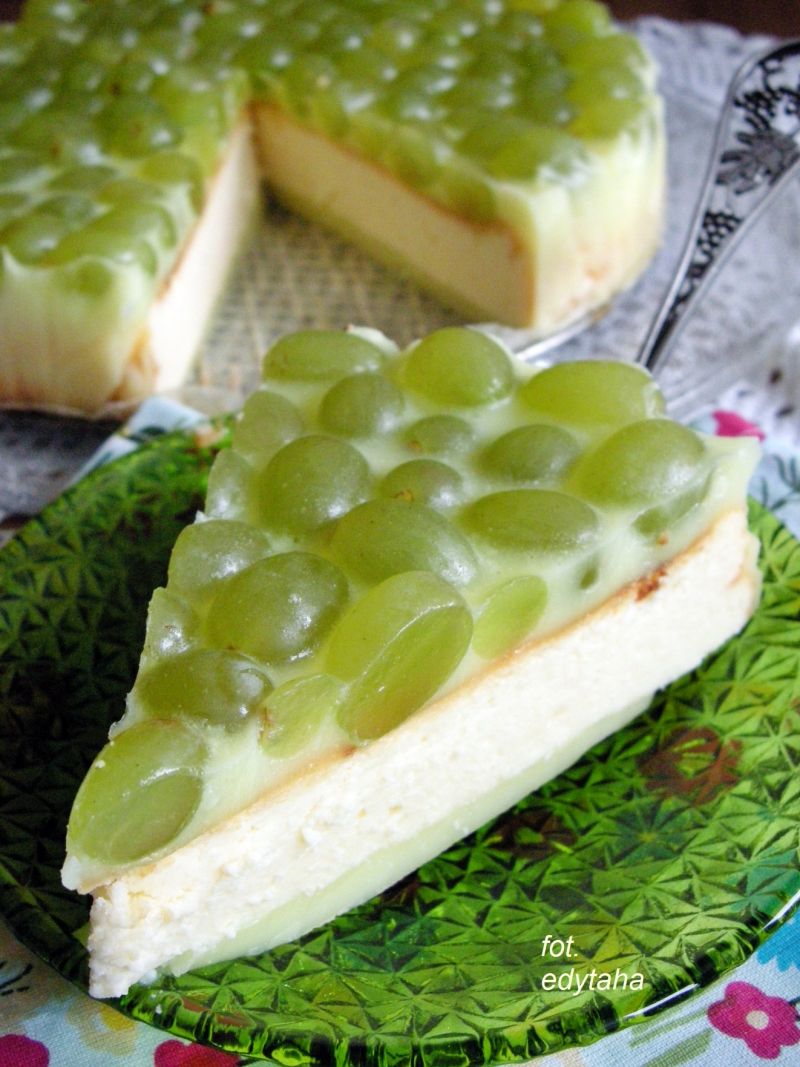 Sernik (pieczony) z winogronami i galaretką