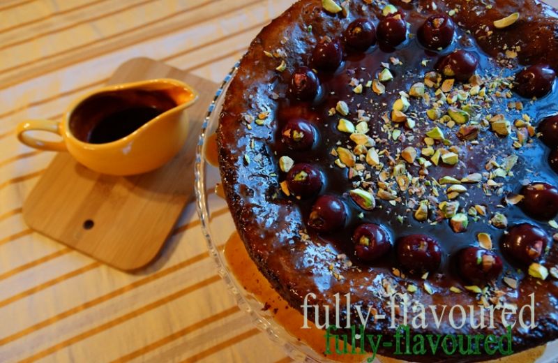 Sernik pistacjowo-wiśniowy na krucho-drożdżowym 