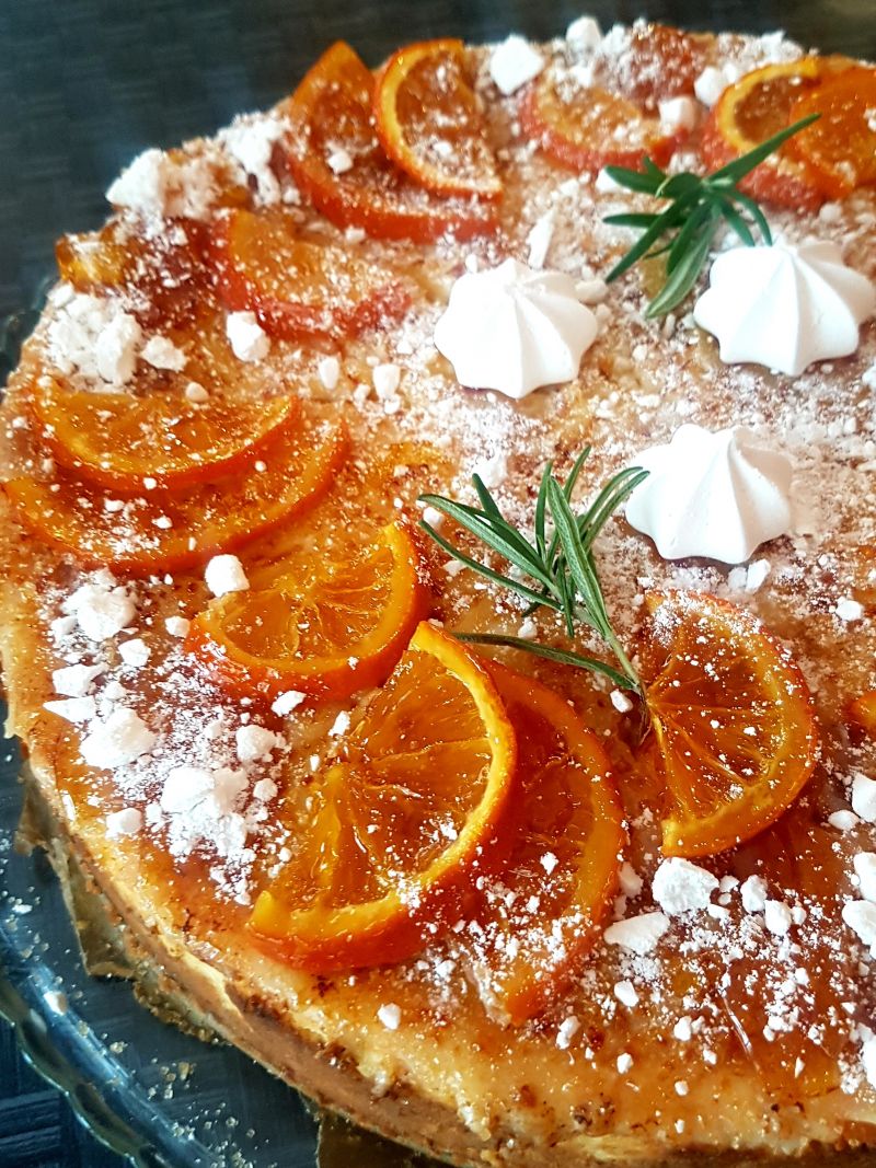 Sernik pomarańczowy z karmelizowanymi pomarańczami