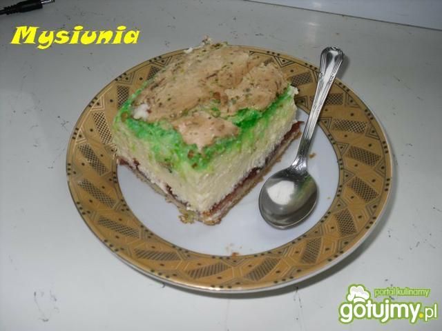 Sernik przystrojony na zielono