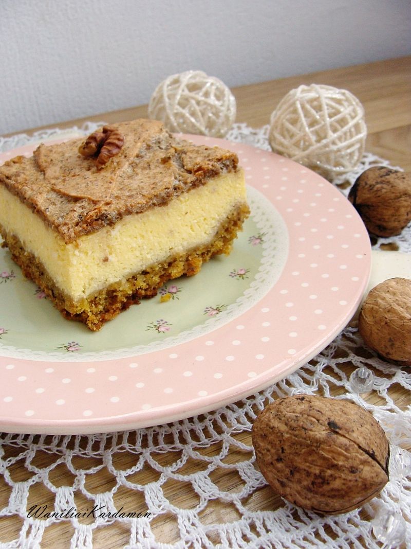 Sernik śmietankowo-orzechowy