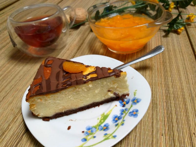 Sernik śmietankowy na ciasteczkowym spodzie