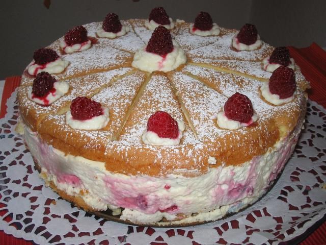 Sernik smietankowy z malinami Sernik smietankowy z malinami