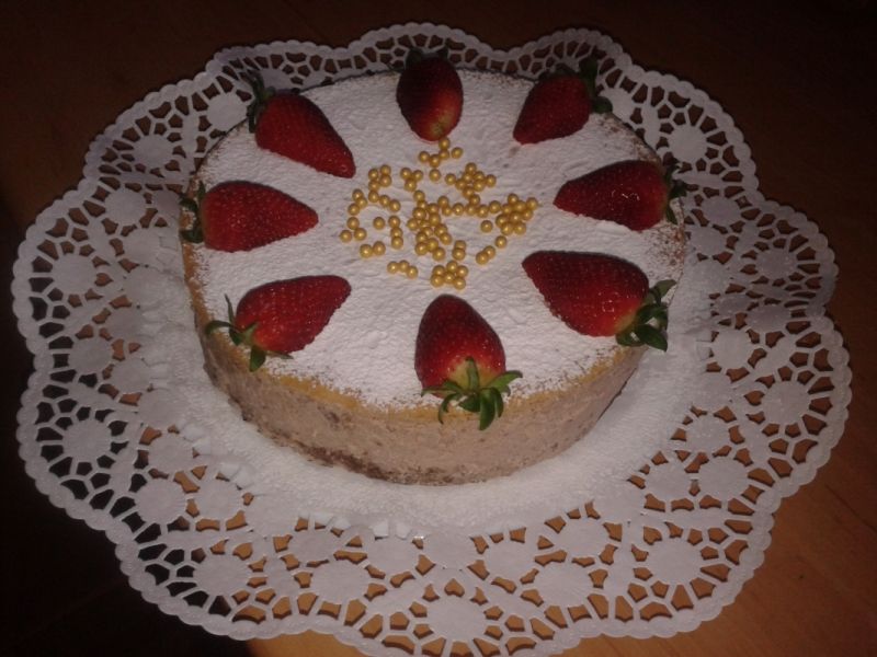 Sernik truskawkowo-waniliowy