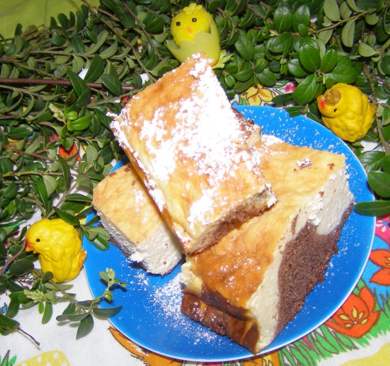 Sernik twarogowo-jogurtowy na spodzie babkowym