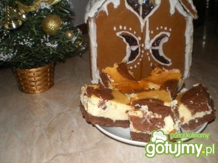 Sernik w czekoladowe łatki