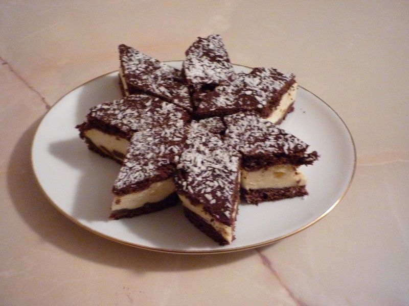 Sernik w kakaowym cieście