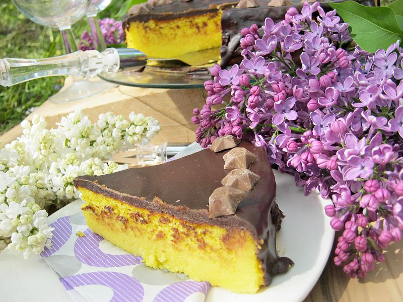 Sernik wiedeński w polewie czekoladowej 