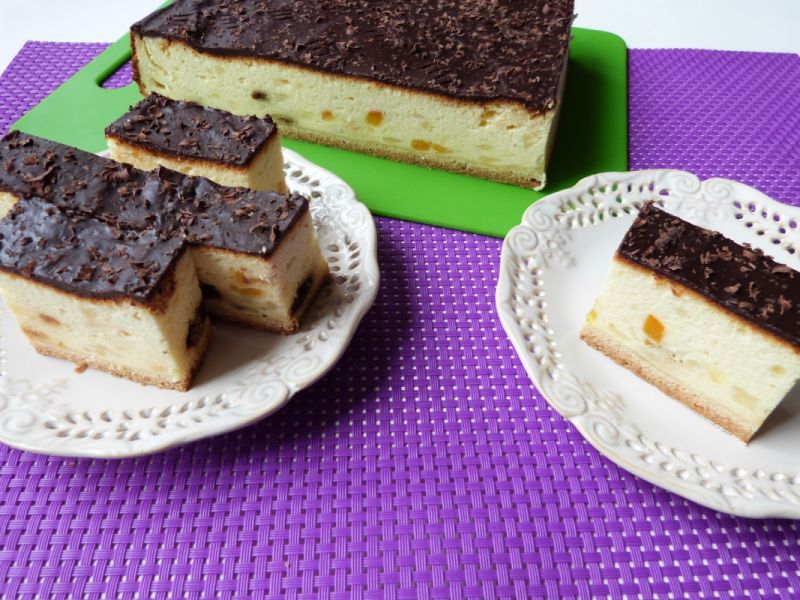 Sernik z ananasami i skórką pomarańczową