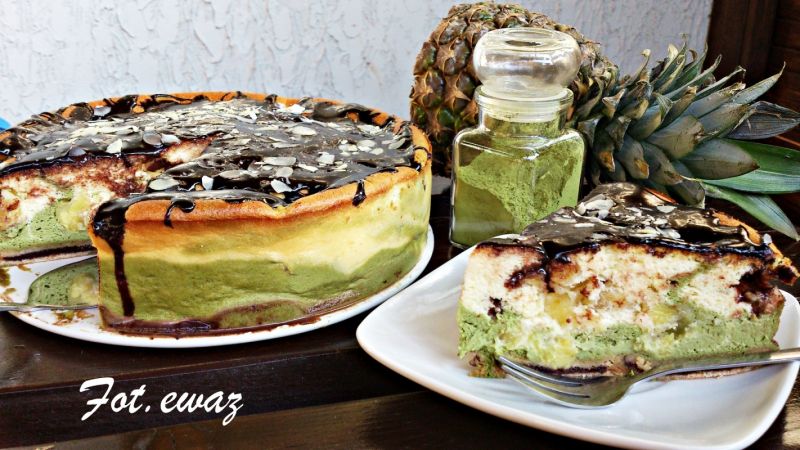 Sernik z ananasem i matcha na hicie 