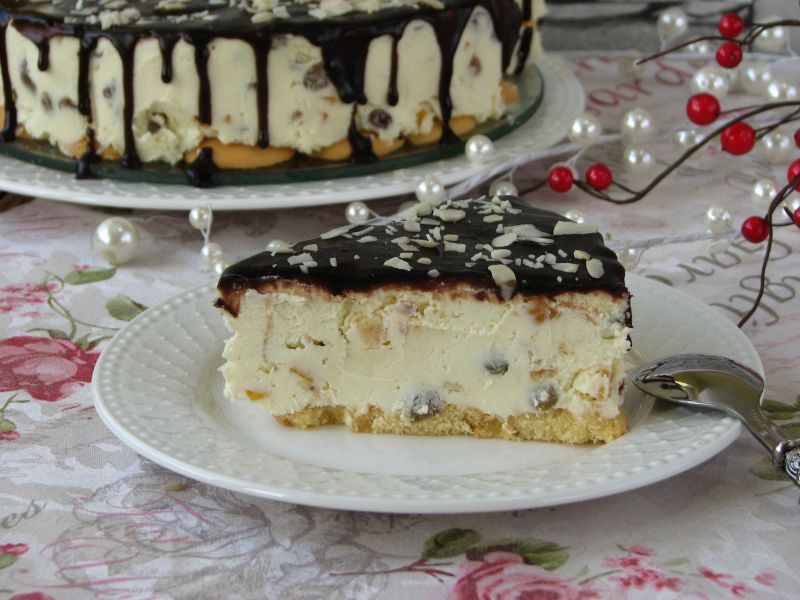 Sernik z bakaliami bez pieczenia