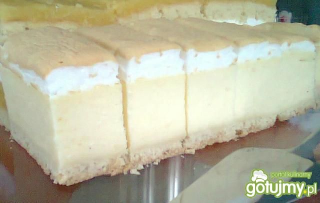 Sernik z bezą Sernik z bezą