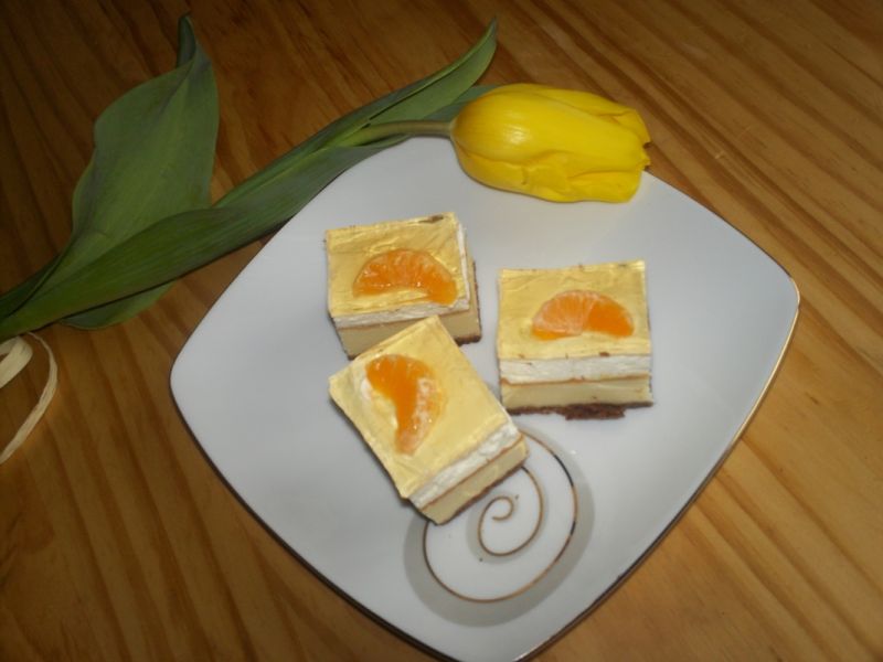 Sernik z bitą śmietaną, mandarynkami i galaretką