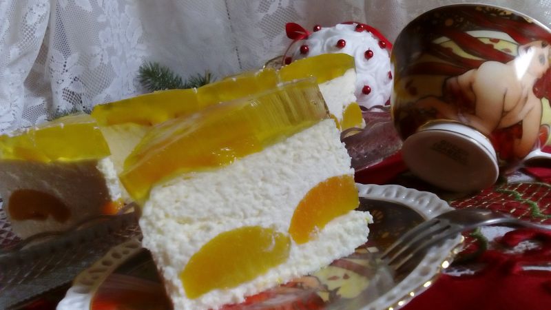 Sernik z brzoskwinami i galaretką bez tłuszczu Sernik z brzoskwinami i galaretką bez tłuszczu