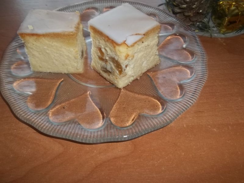 Sernik z brzoskwiniami