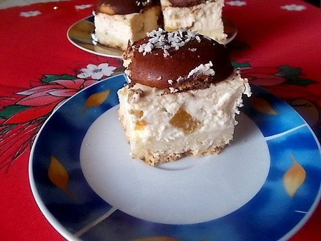 Sernik z brzoskwiniami