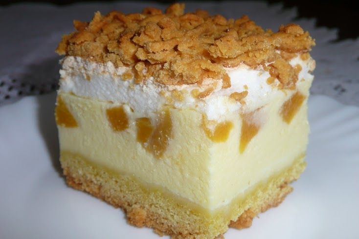 Sernik z brzoskwiniami