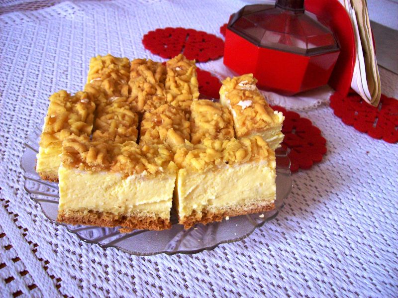 Sernik z brzoskwiniami Sernik z brzoskwiniami