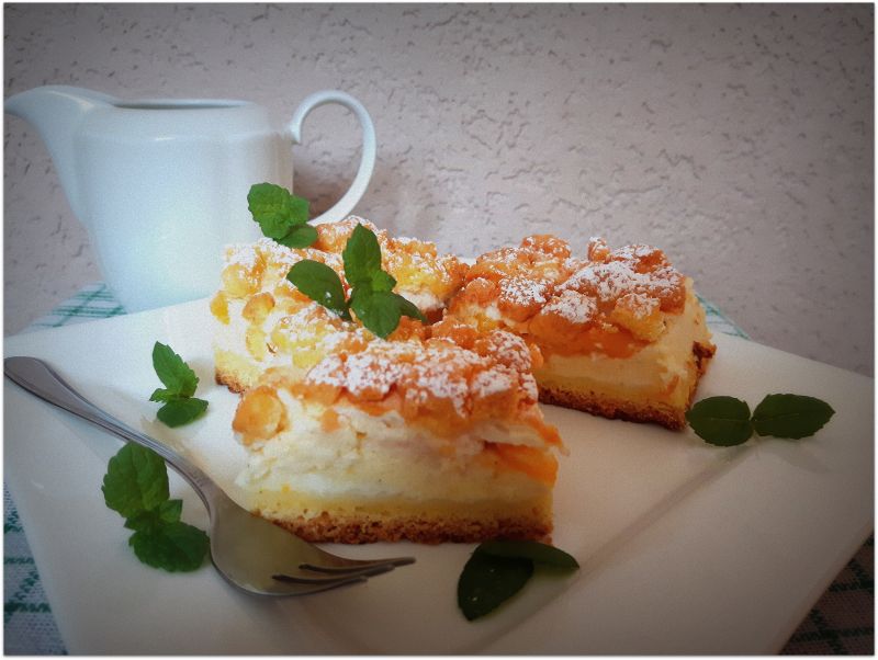 Sernik z brzoskwiniami Sernik z brzoskwiniami