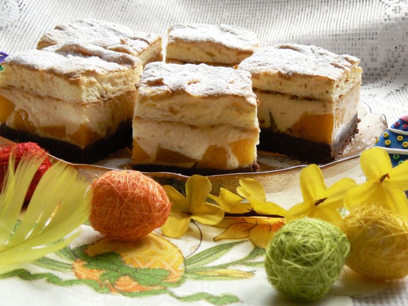 Sernik z brzoskwiniami Sernik z brzoskwiniami